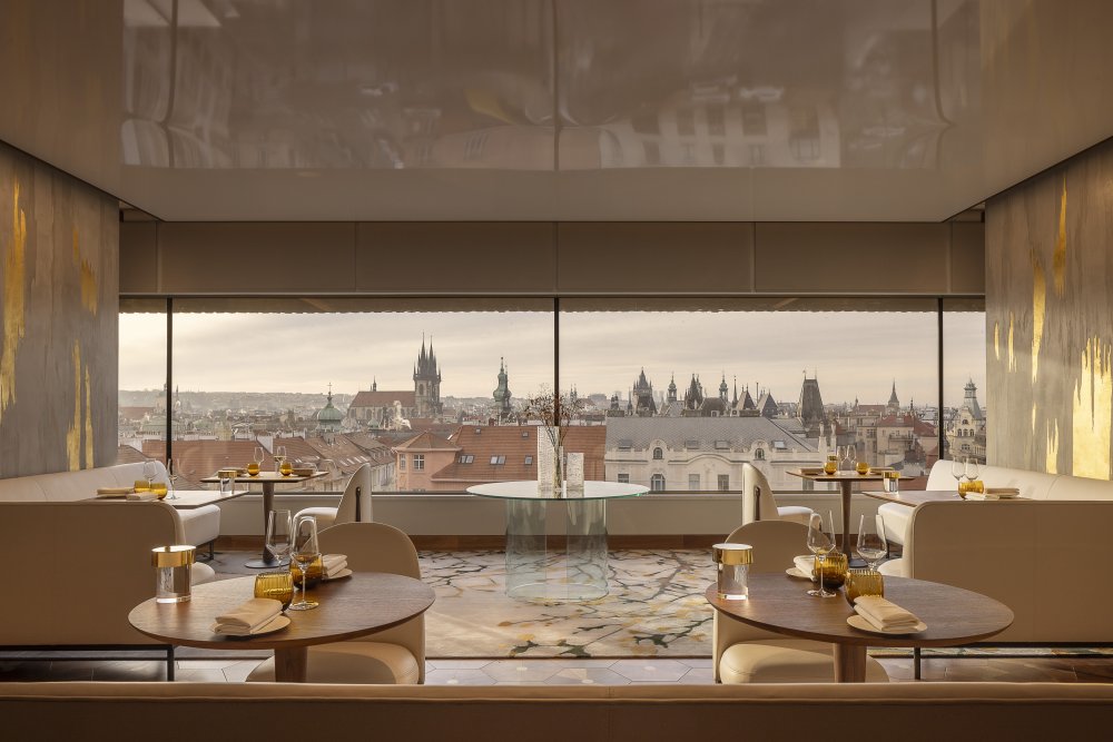 V Praze otevřel luxusní hotel Fairmont Golden Prague