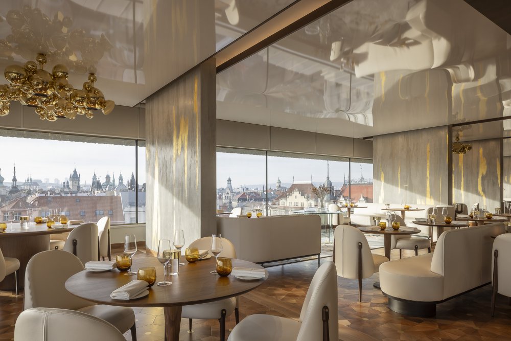 V Praze otevřel luxusní hotel Fairmont Golden Prague
