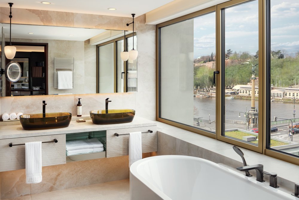 V Praze otevřel luxusní hotel Fairmont Golden Prague