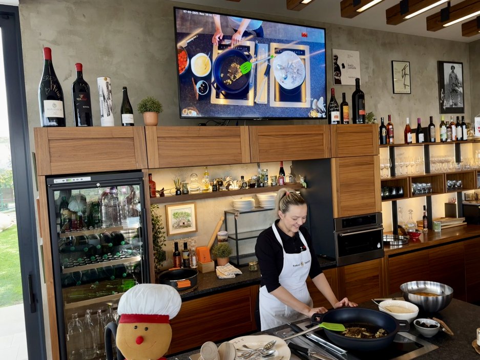 Otevřená kuchyně místní restaurace