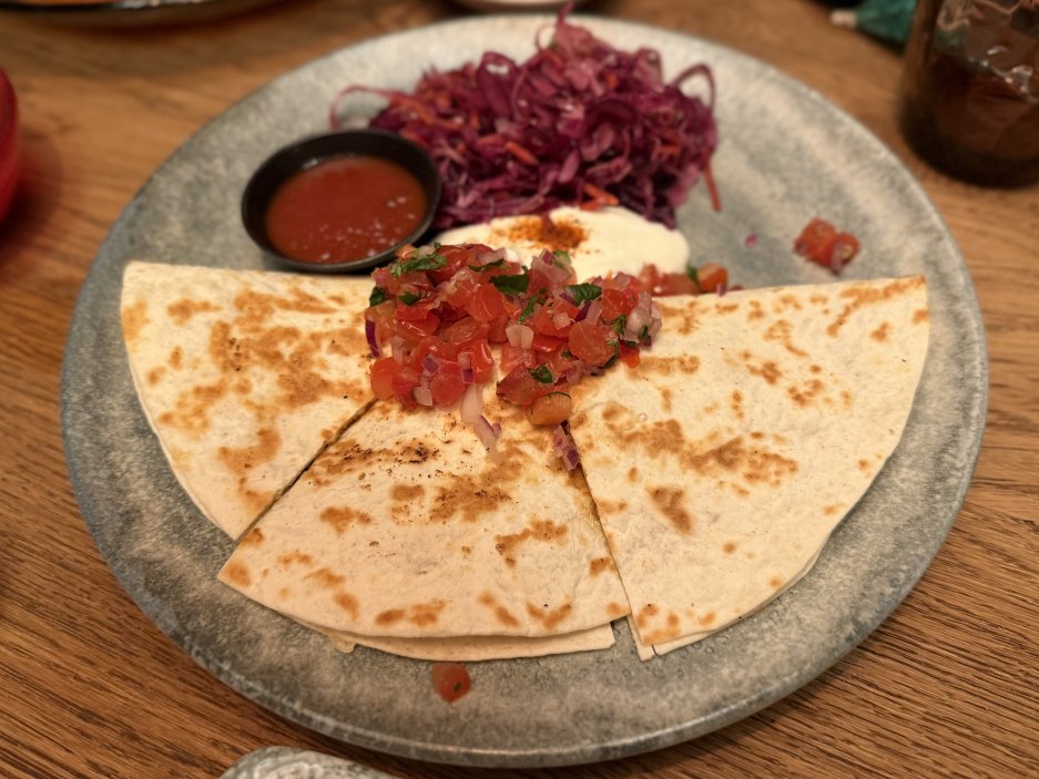 quesadilla s grilovaným kuřecím masem