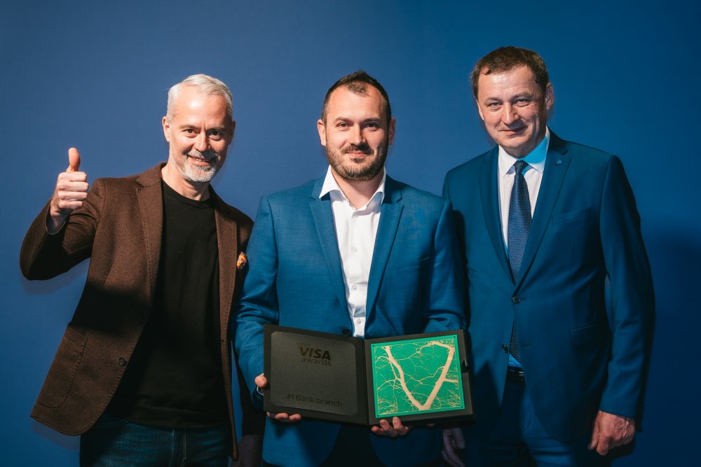 Ocenění Bank branch  za nejlepší zákaznický servis a práci personálu tuzemských bankovních poboček získala pobočka České spořitelny na Vítězném náměstí v Praze.