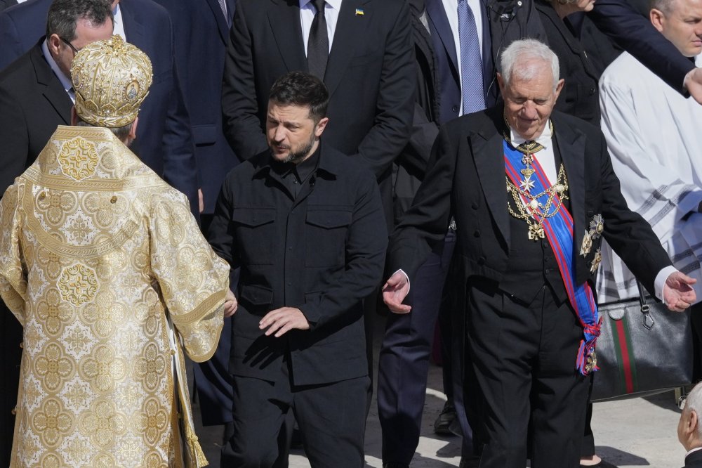 Ukrajinský prezident se zúčastnil posledního rozloučení s papežem Františkem