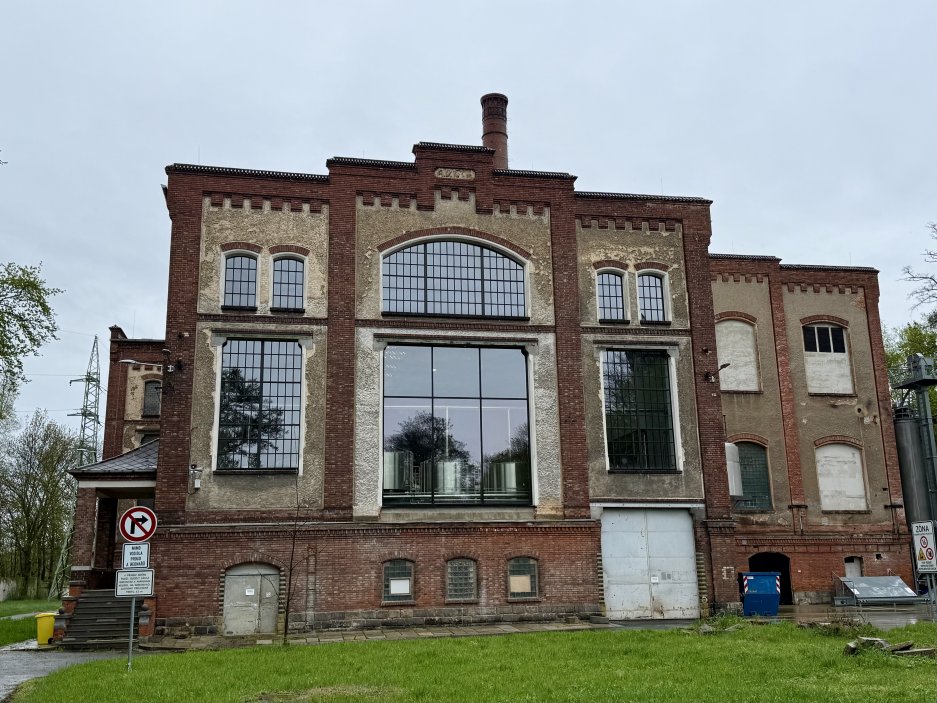 Budova je typickým příkladem industriální architektury počátku 20. století