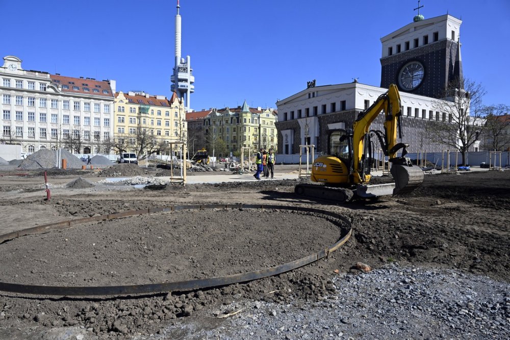 Pokračující rekonstrukce náměstí Jiřího z Poděbrad
