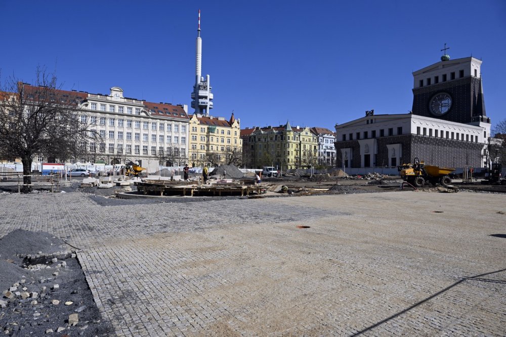 Pokračující rekonstrukce náměstí Jiřího z Poděbrad