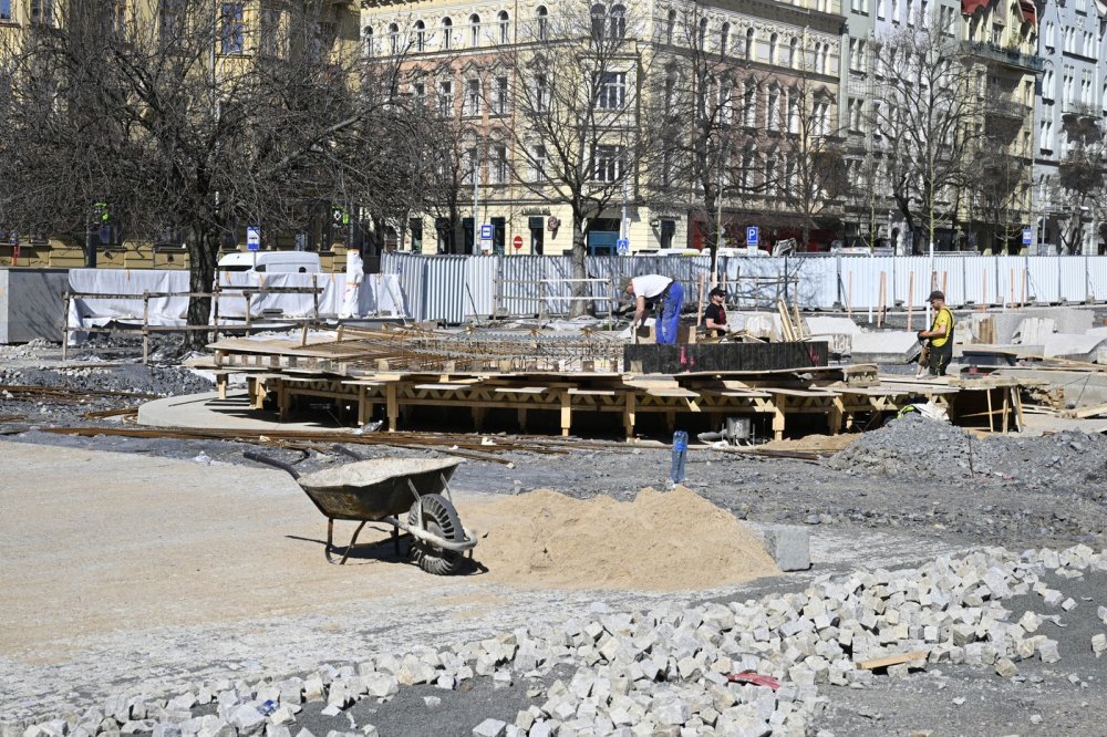 Pokračující rekonstrukce náměstí Jiřího z Poděbrad