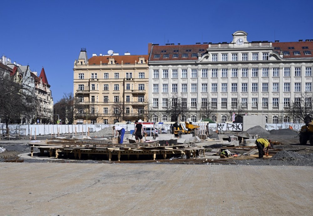 Pokračující rekonstrukce náměstí Jiřího z Poděbrad