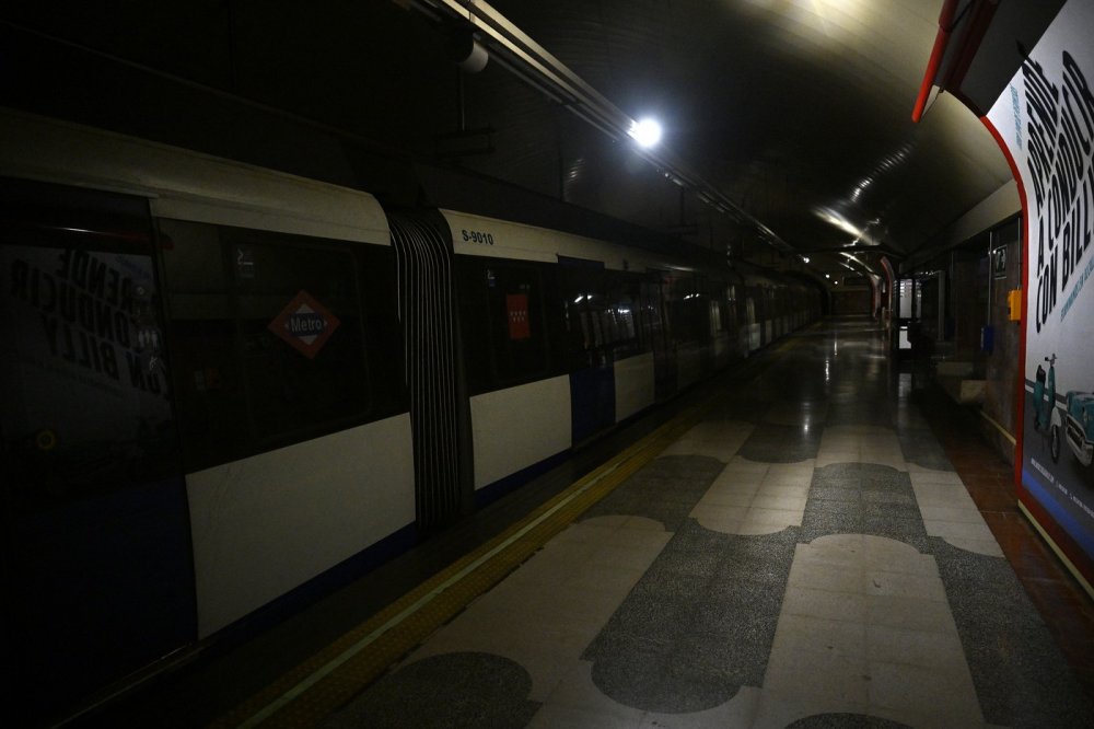 Španělsko zasáhl celostátní výpadek proudu, zastavilo se metro i vlaky