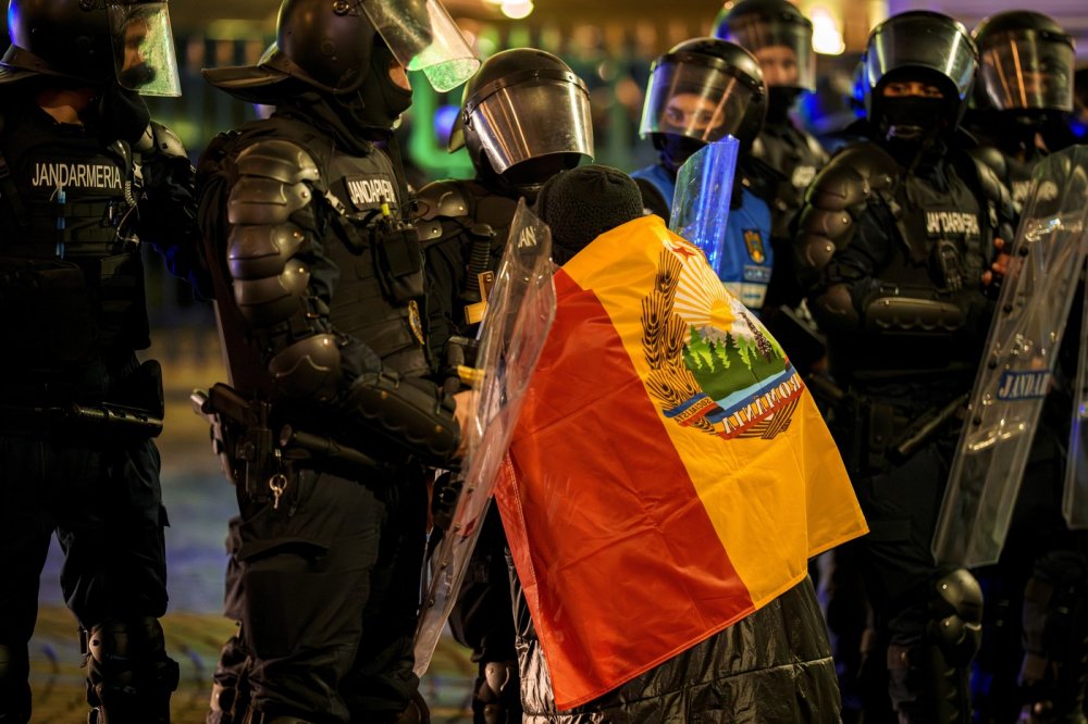Protesty proti zrušení voleb a zamítnutí kandidatury Georgeska