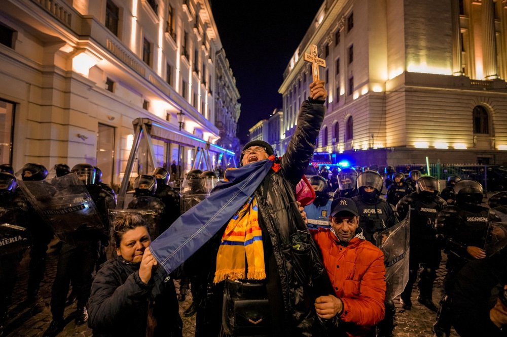 Protesty proti zrušení voleb a zamítnutí kandidatury Georgeska
