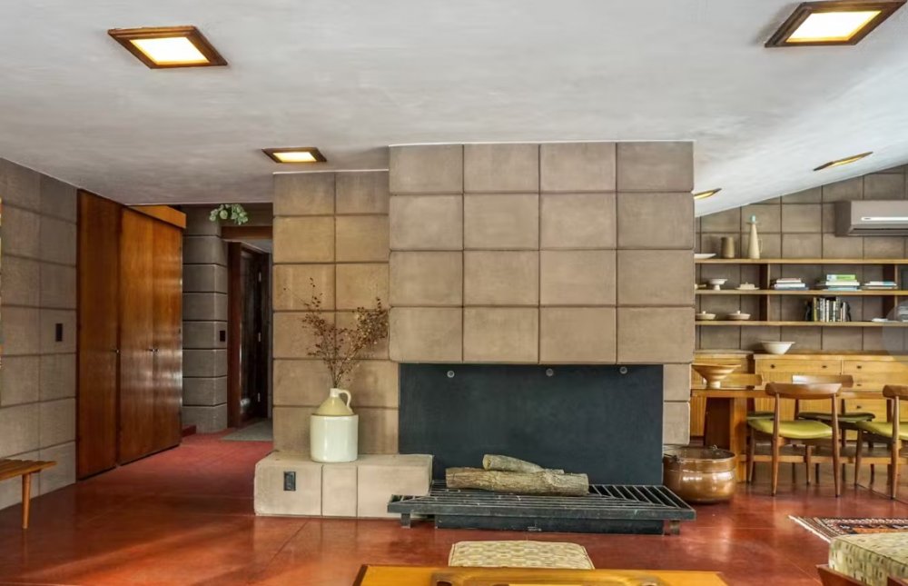 Eppstein House je zapsán v Národním registru historických míst i v registru Frank Lloyd Wright Conservancy. Pronájem domu začíná od 495 dolarů na noc. 