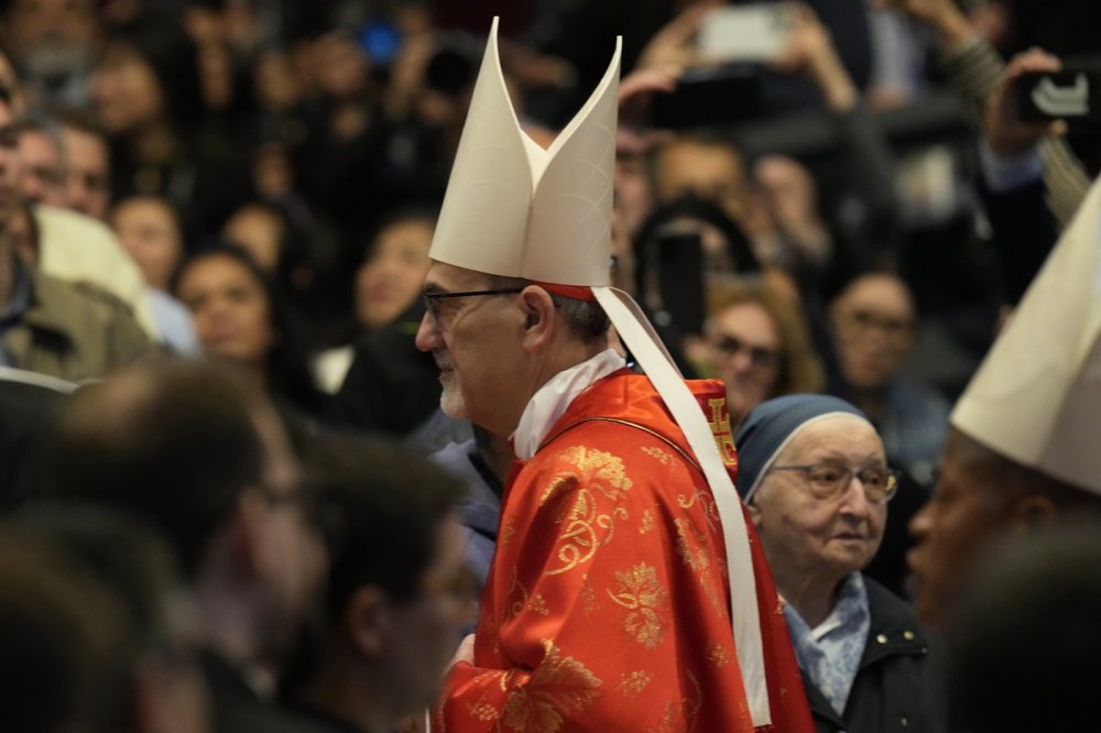 Začíná konkláve. Do duchovních záležitostí vstupuje politika a i vnější svět