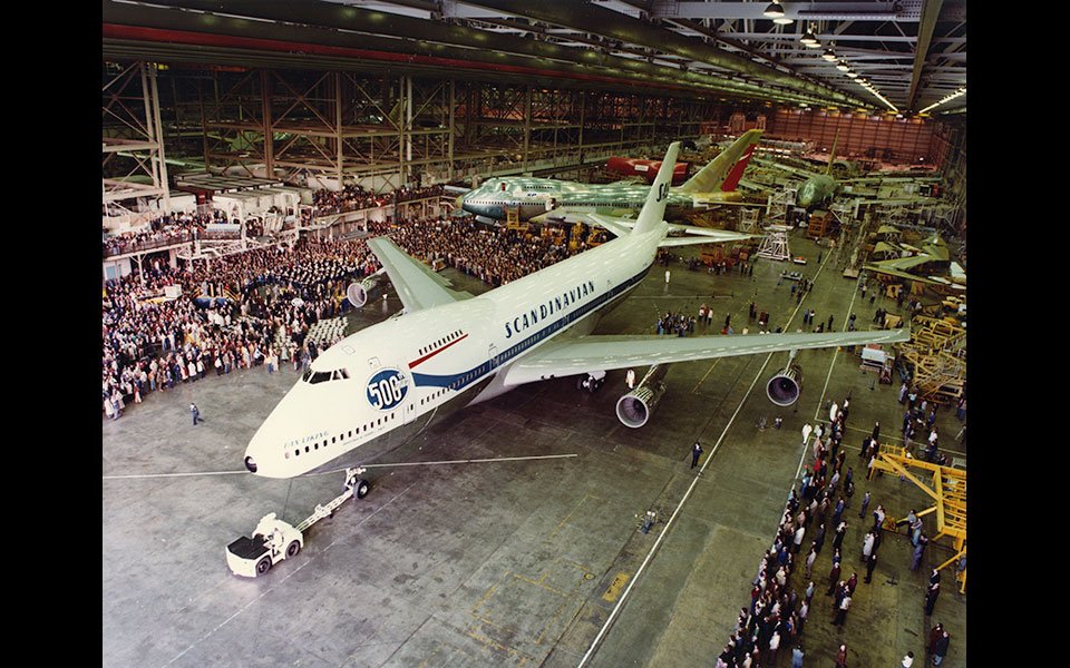 Kus číslo 500 letadla Boeing 747, který vyjel z továrny v roce 1980. Byl dodán společnosti Scandinavian Airlines