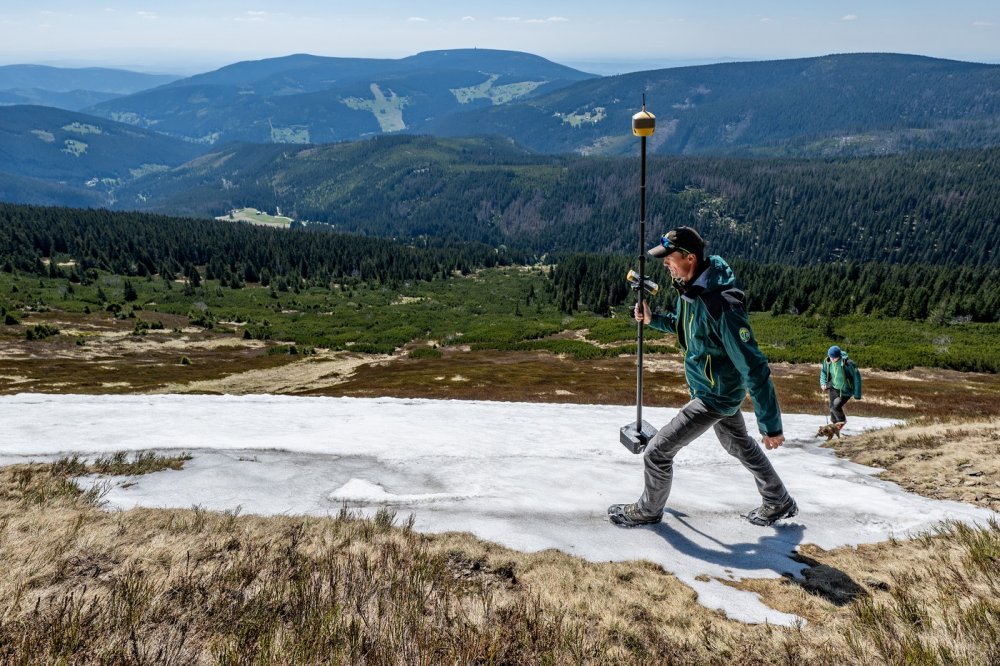 Mapa republiky v Krkonoších má stále rozlohu tenisového kurtu