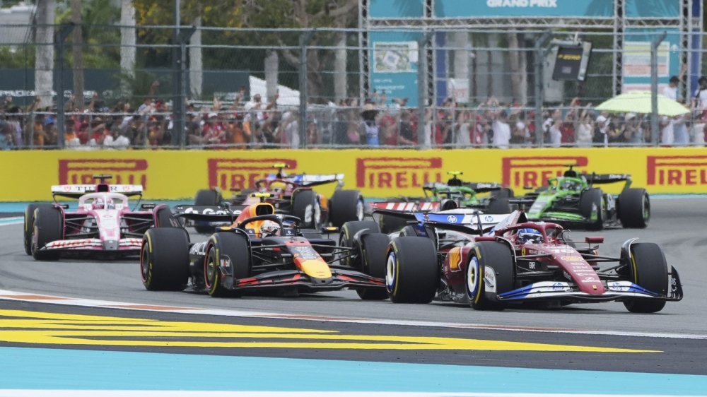 Sezóna Formule 1 2025 je 76. sezónou Mistrovství světa Formule 1, závodní série pořádané pod hlavičkou Mezinárodní automobilové federace (FIA). Účastní se jí dvacet jezdců a deset týmů. V kalendáři sezóny je plánováno 24 závodů.
