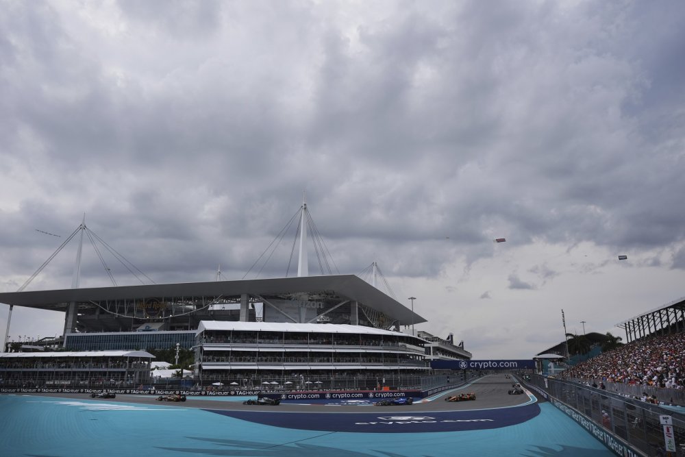 Sezóna Formule 1 2025 je 76. sezónou Mistrovství světa Formule 1, závodní série pořádané pod hlavičkou Mezinárodní automobilové federace (FIA). Účastní se jí dvacet jezdců a deset týmů. V kalendáři sezóny je plánováno 24 závodů.