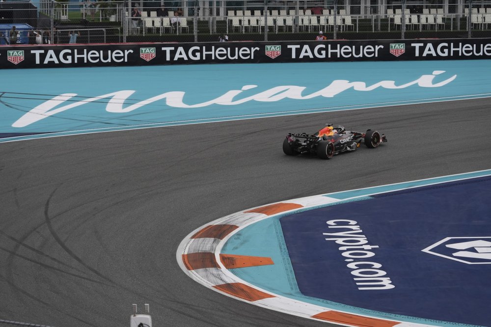 Sezóna Formule 1 2025 je 76. sezónou Mistrovství světa Formule 1, závodní série pořádané pod hlavičkou Mezinárodní automobilové federace (FIA). Účastní se jí dvacet jezdců a deset týmů. V kalendáři sezóny je plánováno 24 závodů.