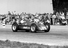 První šampionát Formule 1 byl ve znamení nadvlády vozů Alfa Romeo a prvním mistrem světa se stal Giuseppe Farina na voze Alfa Romeo 158 