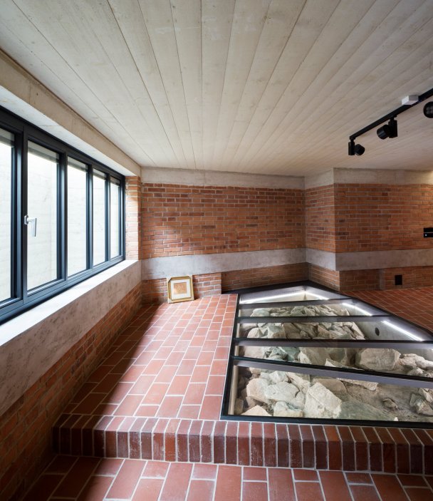 Bytový dům s galerií na Malé Straně v Praze 1 navrhl přední český architekt  Ladislav Lábus.