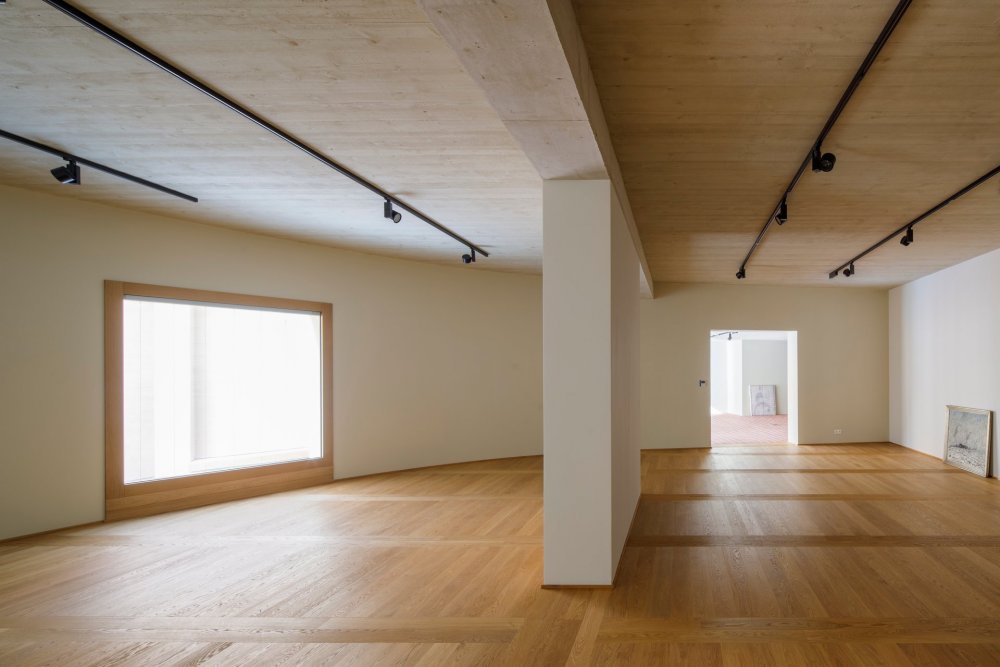 Bytový dům s galerií na Malé Straně v Praze 1 navrhl přední český architekt  Ladislav Lábus.