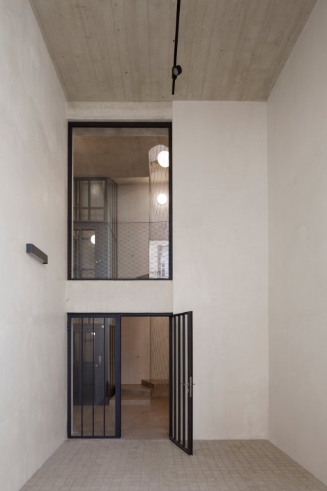 Bytový dům s galerií na Malé Straně v Praze 1 navrhl přední český architekt  Ladislav Lábus.