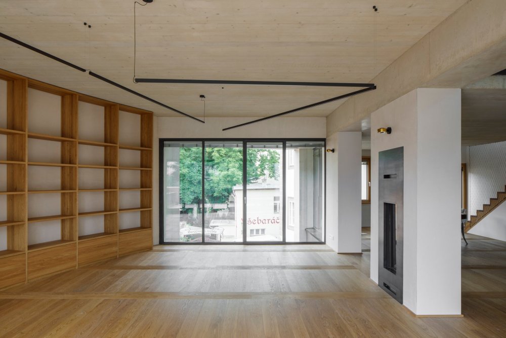 Bytový dům s galerií na Malé Straně v Praze 1 navrhl přední český architekt  Ladislav Lábus.
