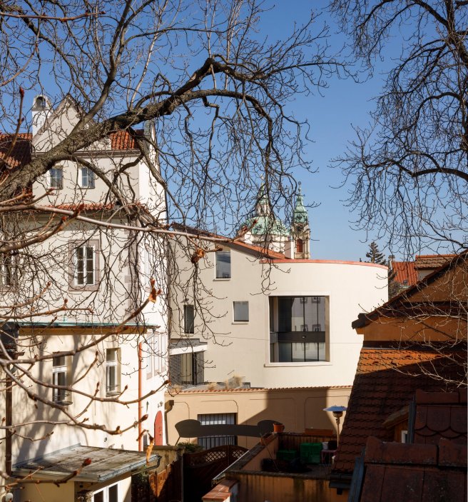 Bytový dům s galerií na Malé Straně v Praze 1 navrhl přední český architekt  Ladislav Lábus.