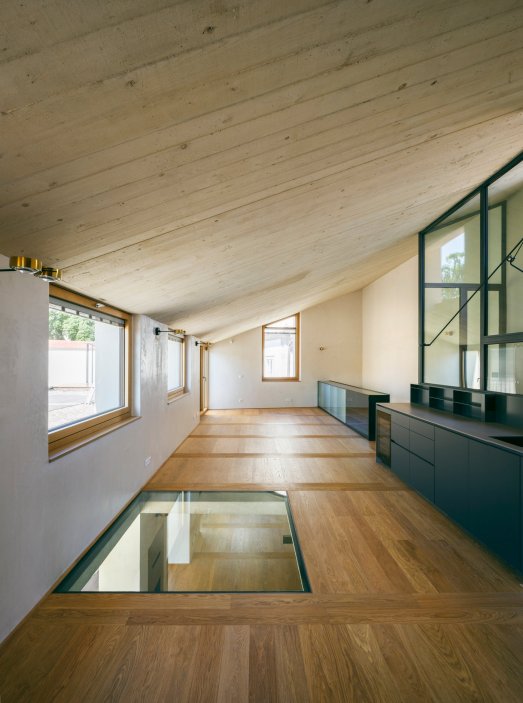 Bytový dům s galerií na Malé Straně v Praze 1 navrhl přední český architekt  Ladislav Lábus.