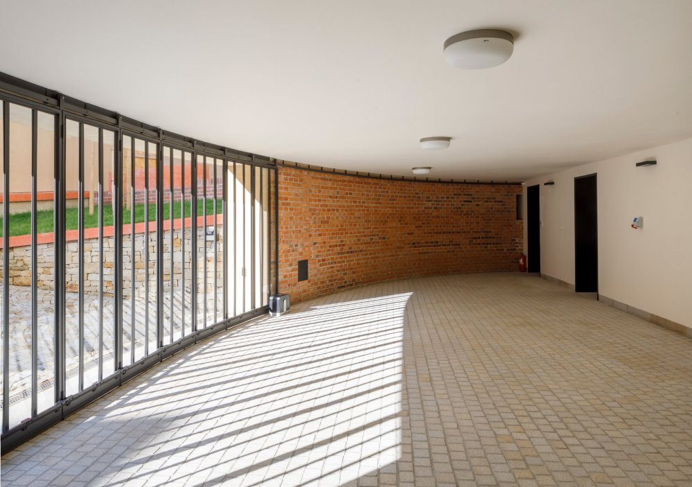 Bytový dům s galerií na Malé Straně v Praze 1 navrhl přední český architekt  Ladislav Lábus.