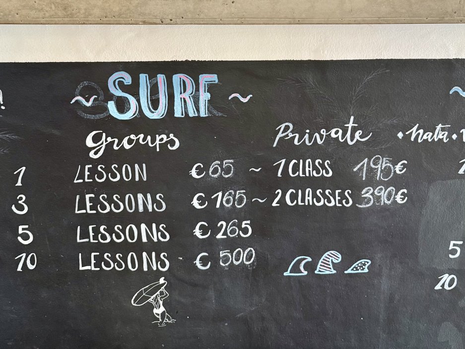 Soukromá hodina výuky surfingu vyjde na téměř pět tisíc korun