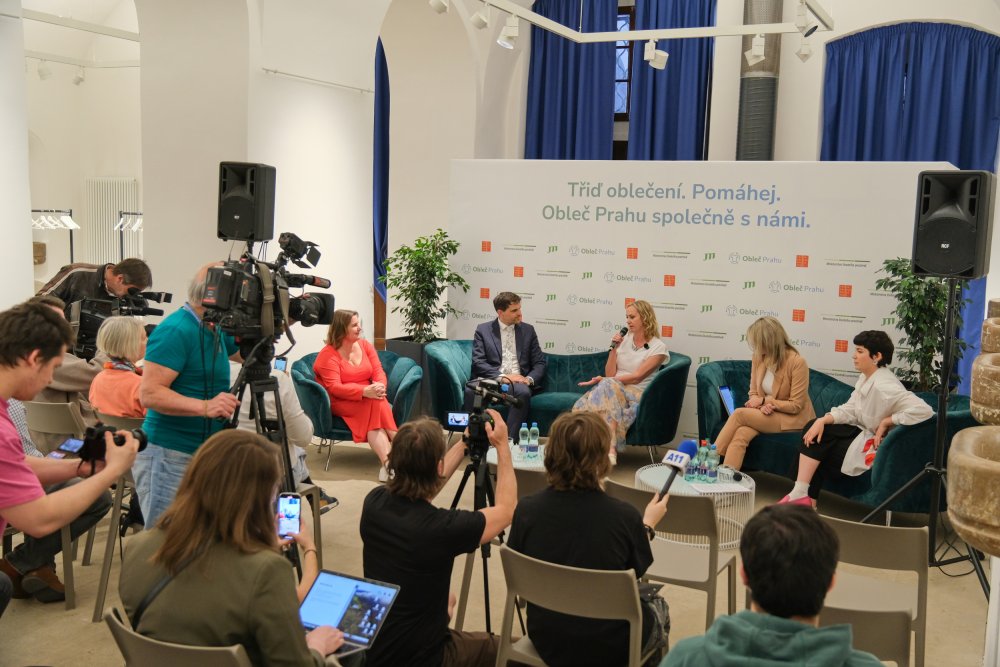 Nový web oblecprahu.cz usnadní Pražanům třídění textilu