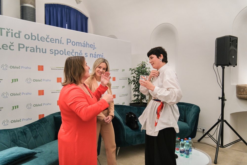 Nový web oblecprahu.cz usnadní Pražanům třídění textilu