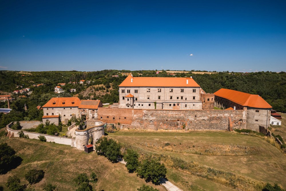 Hrad a zámek Dolní Kounice