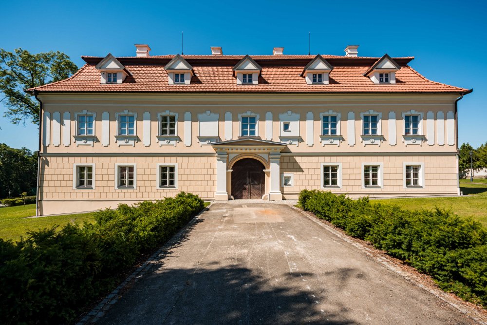 Zámek Všechovice