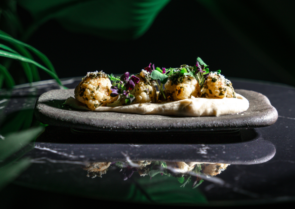 Nosnou myšlenkou nového menu restaurace The Monkey Bar jsou tedy čtyři kontinenty. Stejně jako koktejly, typické pro zdejší bar, které také pochází z různých koutů světa, chtěl šéfkuchař tuto rozmanitost přenést i do tapas menu.