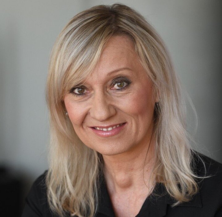 Hartlová Romana, Česká podnikatelská pojišťovna. Do unikátního přehledu nejvlivnějších českých bankéřek, ekonomek, manažerek, finančních ředitelek a dalších dlouhodobě vlivných žen sektoru financí letos přibylo 30 nových jmen.