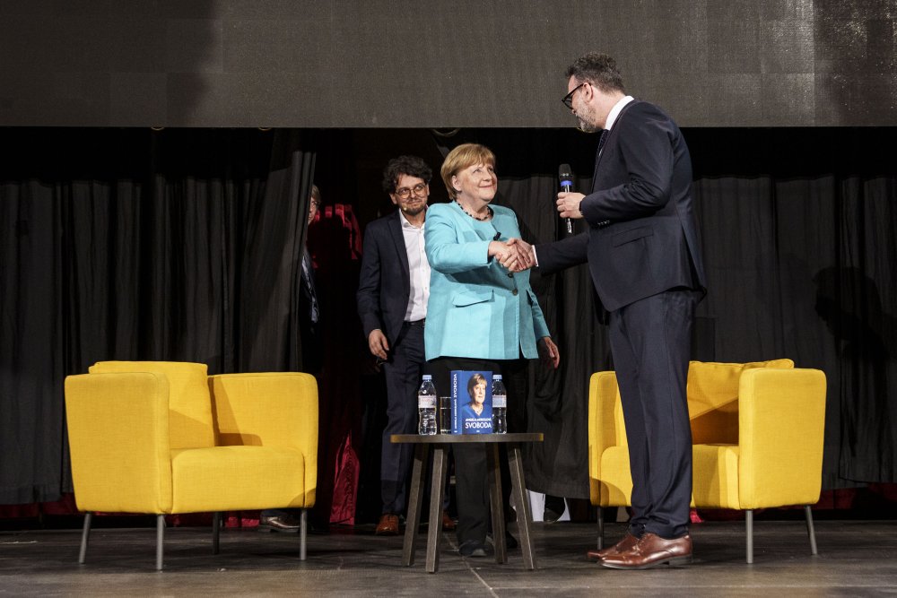 Angela Merkel přijela do ČR na pozvání majitele nakladatelství Práh, Martina Vopěnky.