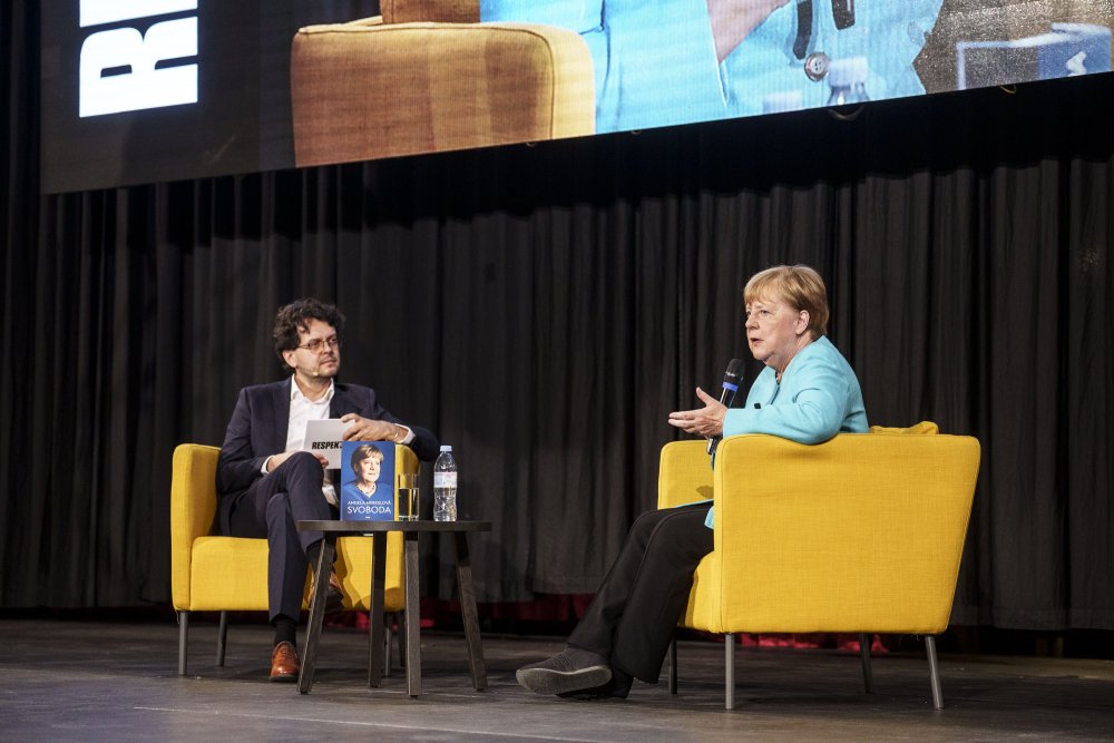 Angela Merkel přijela do ČR na pozvání majitele nakladatelství Práh, Martina Vopěnky.