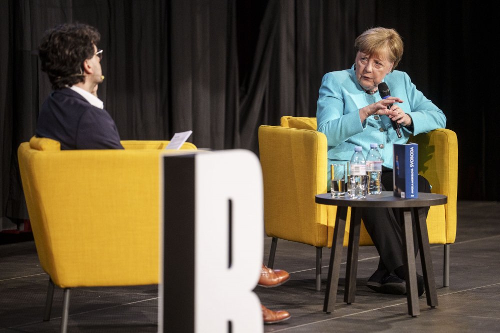 Angela Merkel přijela do ČR na pozvání majitele nakladatelství Práh, Martina Vopěnky.