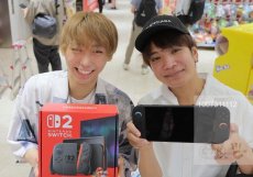 Šťastní majitelé nové konzole Switch 2
