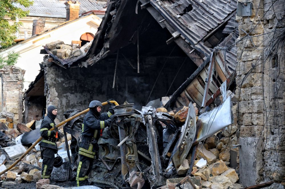 Následky po útocích dronů v ukrajinském městě Oděsa