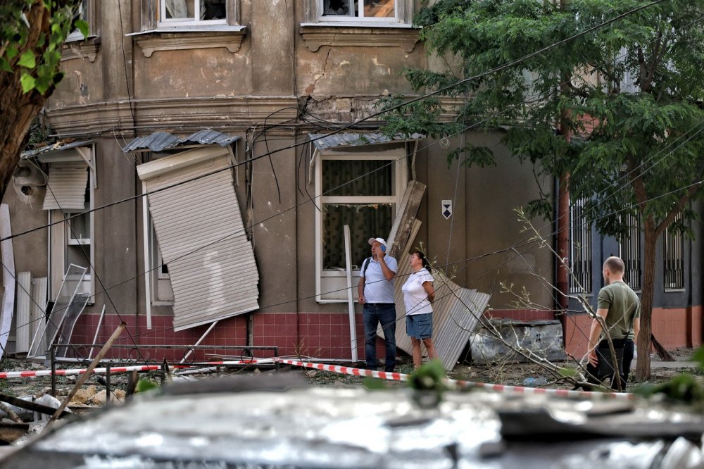 Následky po útocích dronů v ukrajinském městě Oděsa