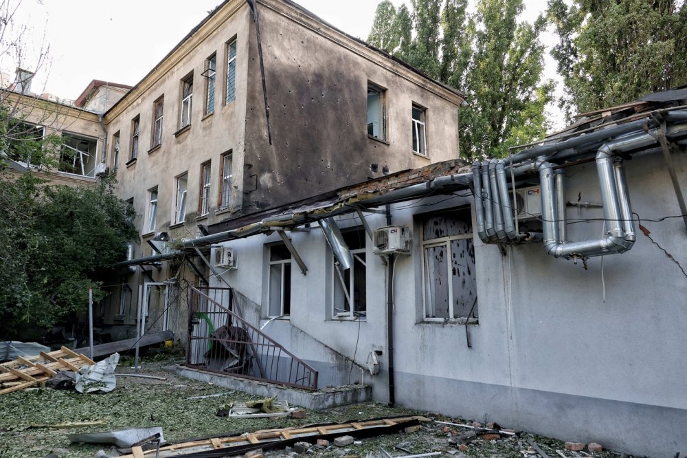 Následky po útocích dronů v ukrajinském městě Oděsa