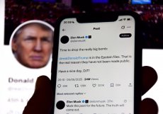 Musk v jednom ze smazaných příspěvků na sociální síti X bez důkazů uváděl, že se Trumpovo jméno objevuje v dosud nezveřejněných spisech týkajících se zesnulého sexuálního delikventa Jeffreyho Epsteina. „To je skutečný důvod, proč nebyly zveřejněny,“ tvrdil Musk