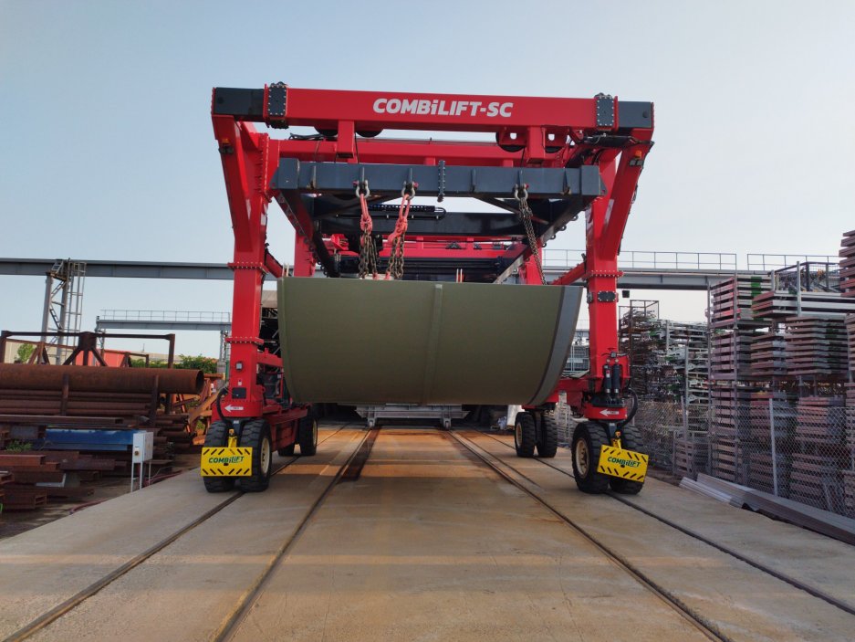 Dlouhodobé sucho v celé střední Evropě znemožnilo nasměrovat logistiku přímější cestou z Děčína po Labi