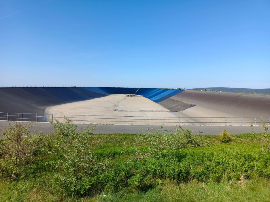 Díky vypuštění nabízí místo zcela netradiční výhledy a fotografické příležitosti.