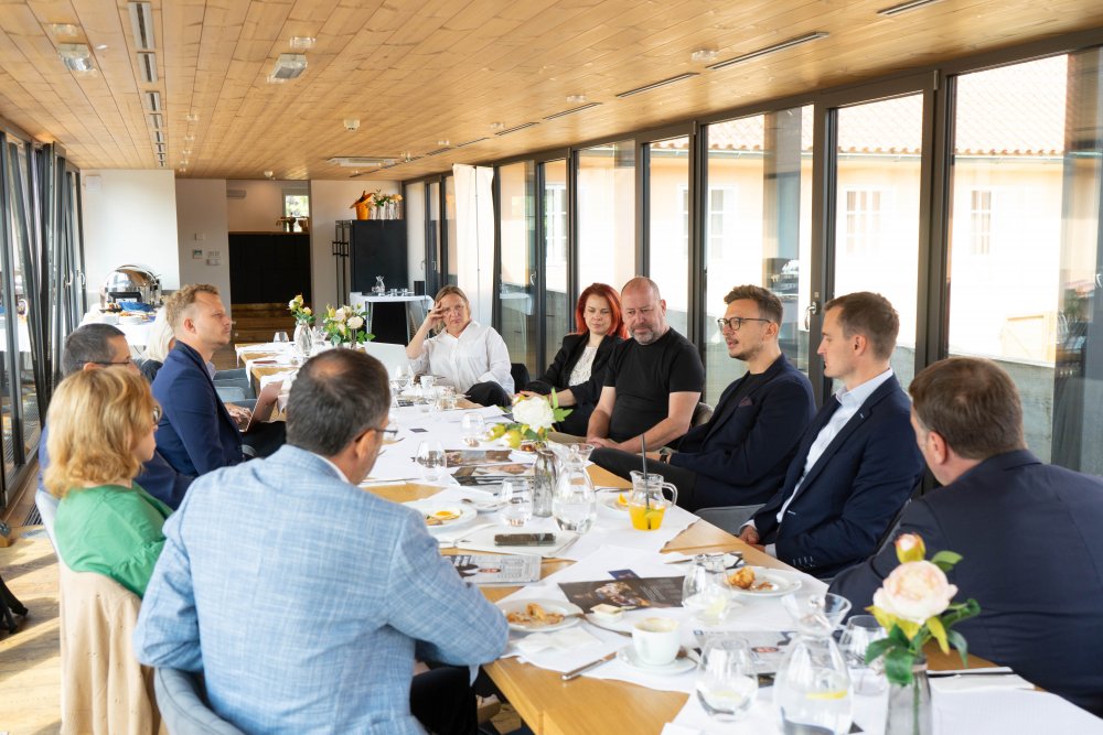 Setkání členů a přátel Realitního Clubu v restauraci Lví dvůr.