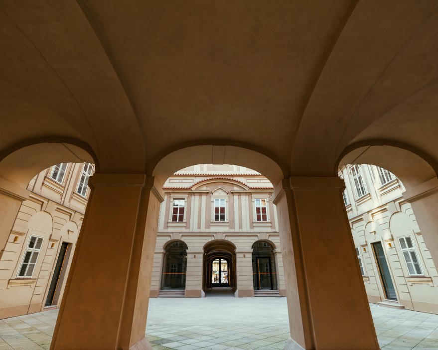 Do pečlivé rekonstrukce paláce, který je někdy označován i jako palác Sylva-Taroucca, Crestyl investoval přes půl miliardy korun. Financování zajistila Trinity Bank.