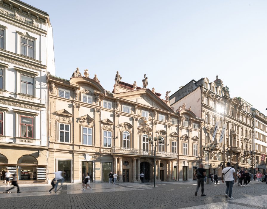 Do pečlivé rekonstrukce paláce, který je někdy označován i jako palác Sylva-Taroucca, Crestyl investoval přes půl miliardy korun. Financování zajistila Trinity Bank.